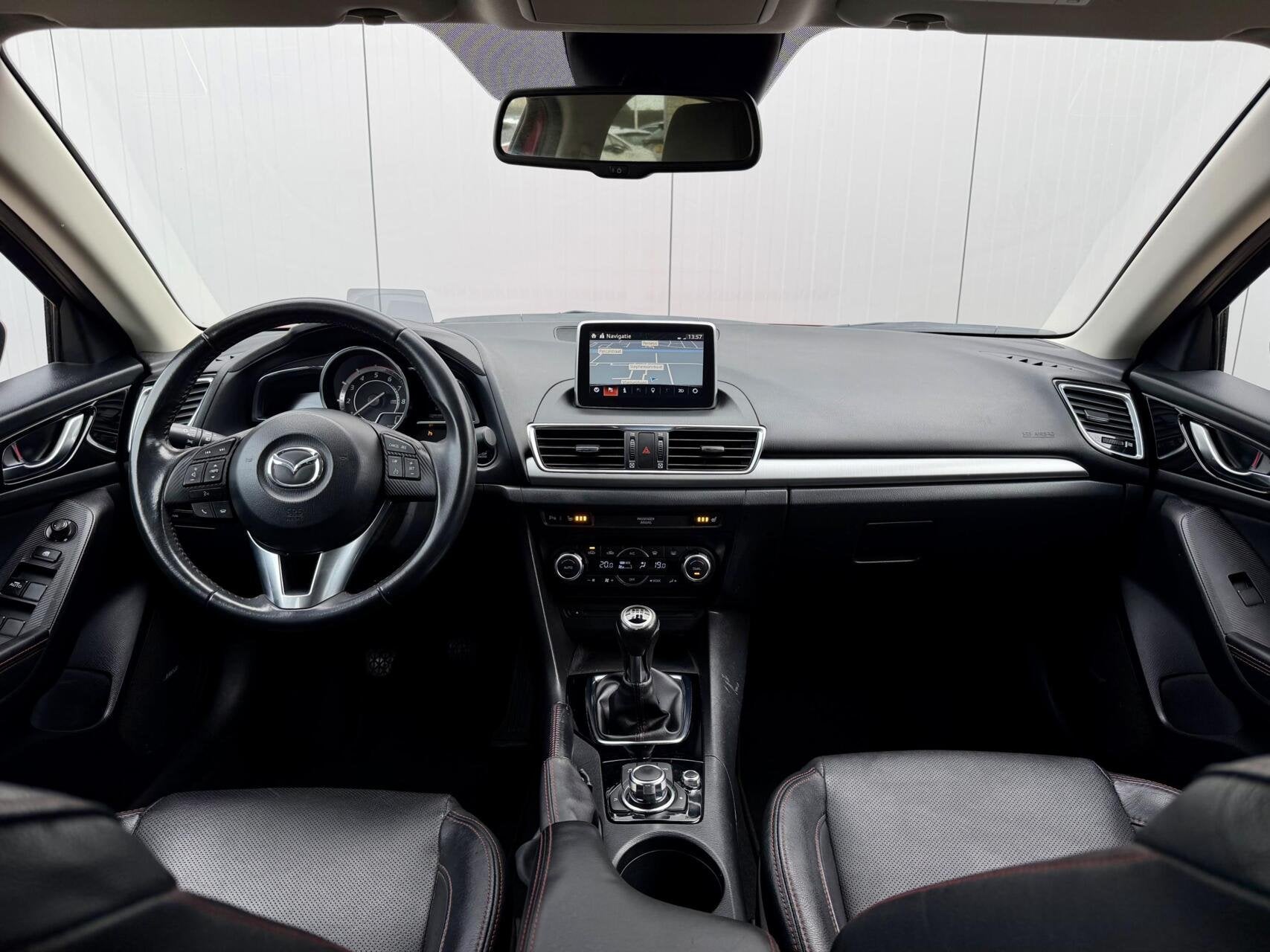 Mazda 3 2.0 GT-M head up, navi, leder, cruise, dieprood, Auto's, Mazda, Gebruikt, 4 cilinders, Handgeschakeld, 600 kg
