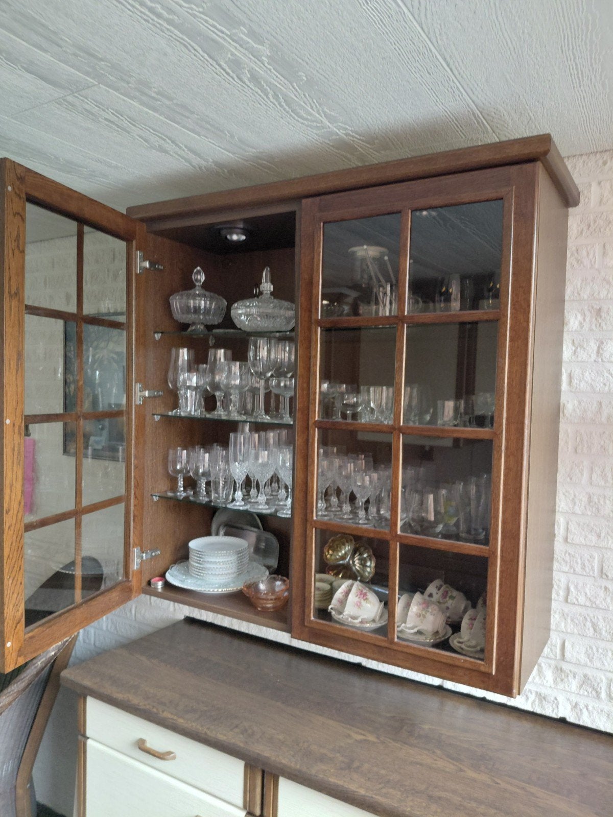 Eiken Vitrinekast (hangkast) met 3 Glazen Planken, Ophalen, Glas, 100 tot 150 cm, 100 tot 150 cm