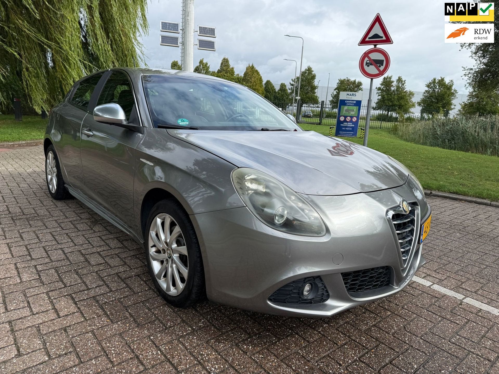 Alfa Romeo Giulietta 1.4 T Distinctive, Voorwielaandrijving, Euro 5, Gebruikt, Zwart