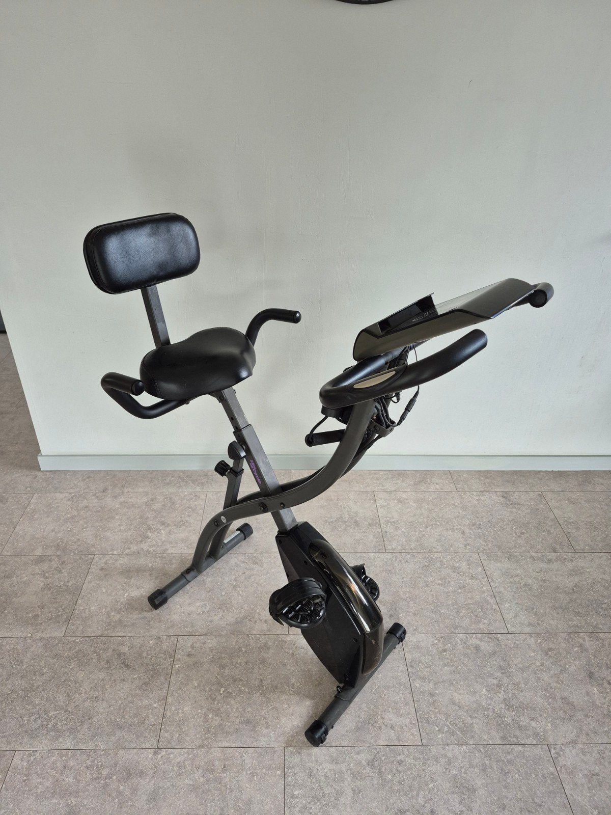 Inklapbare Slim Cycle Hometrainer met rugleuning, Sport en Fitness, Ophalen, Gebruikt, Metaal, Hometrainer