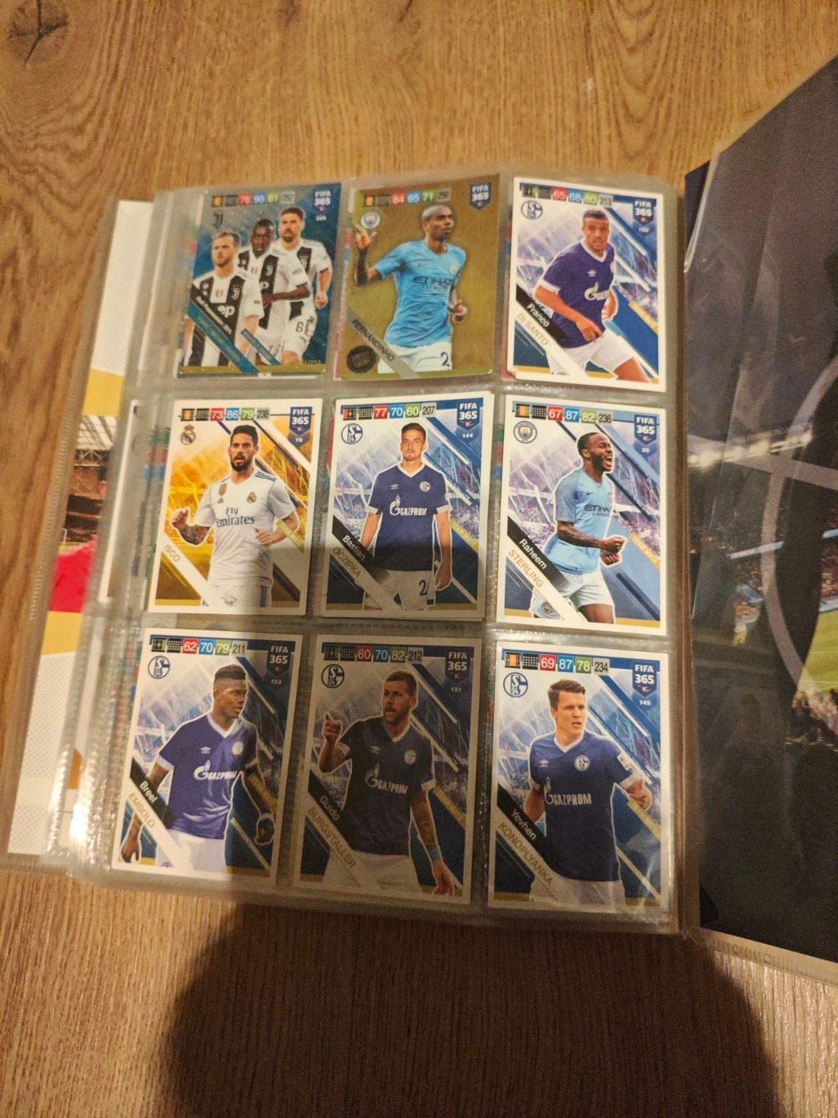 Mooie voetbalplaatjes in verzamelmap, Verzamelen, Ophalen of Verzenden, Gebruikt, Buitenlandse clubs, Poster, Plaatje of Sticker