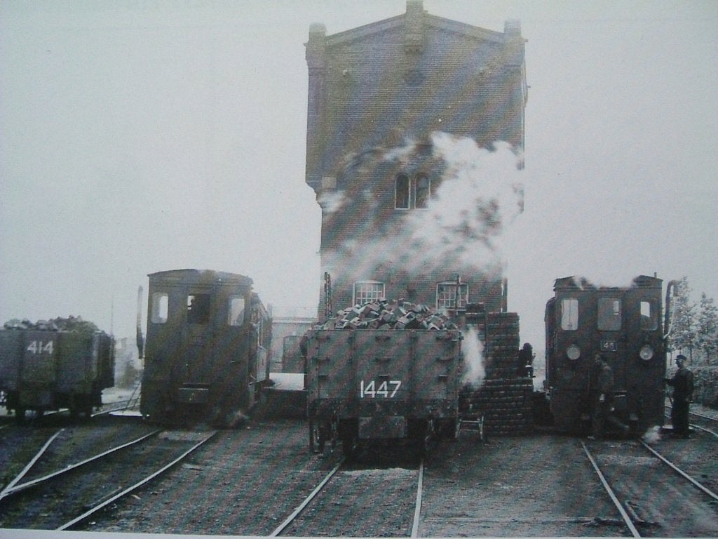 De stoomtram op Goeree Overflakkee., 20e eeuw of later, B. van der Heiden, Ophalen of Verzenden, Zo goed als nieuw