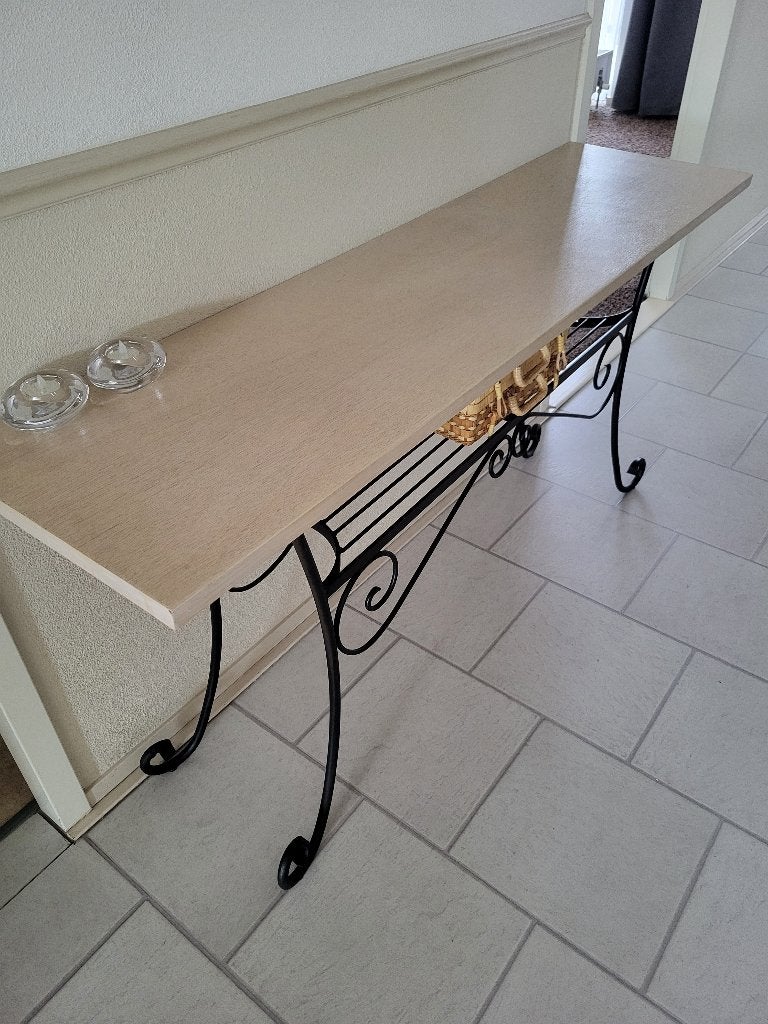 Sidetable. Metalen onderstel met houten blad, Ophalen, Zo goed als nieuw