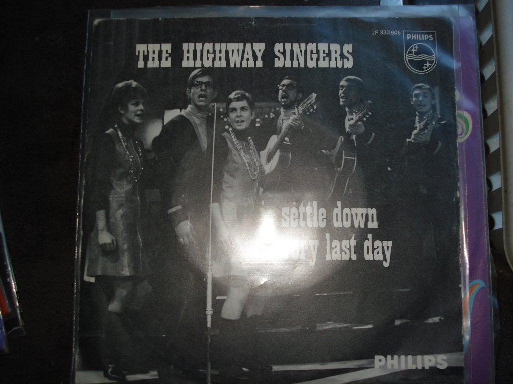 The Highway Singers: Settle down / Very last day, 7 inch, Single, Zo goed als nieuw, Pop
