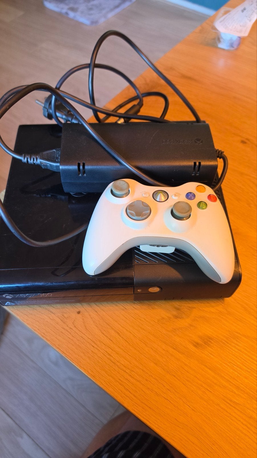 Xbox 360 S met controller en voeding, Spelcomputers en Games, Ophalen of Verzenden, Met 1 controller, 250 GB, Gebruikt