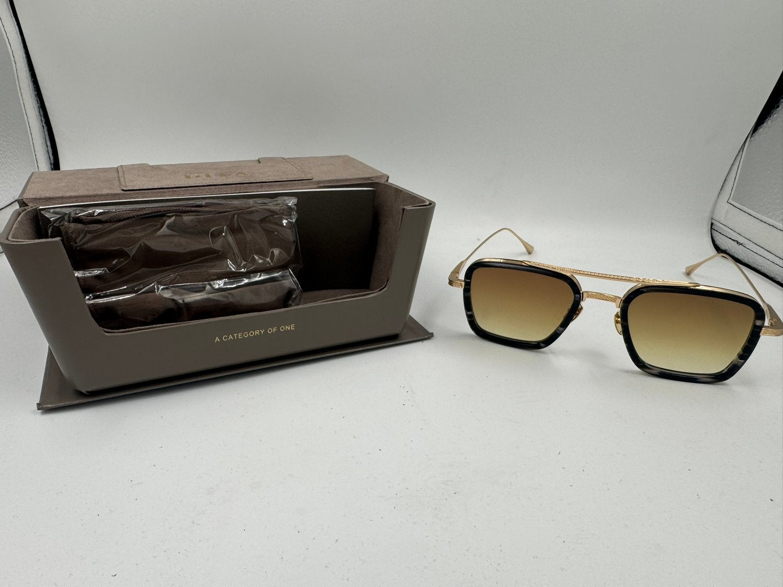 Dita Flight 006 ‘Gold-Brown’, Overige merken, Zonnebril, Overige kleuren, Ophalen of Verzenden