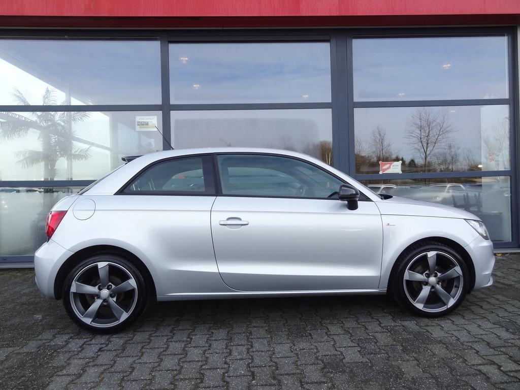 Audi A1 | 3X S-Line | NAVI | CRUISE | NL-AUTO (bj 2011), Voorwielaandrijving, Euro 5, 86 pk, Zwart