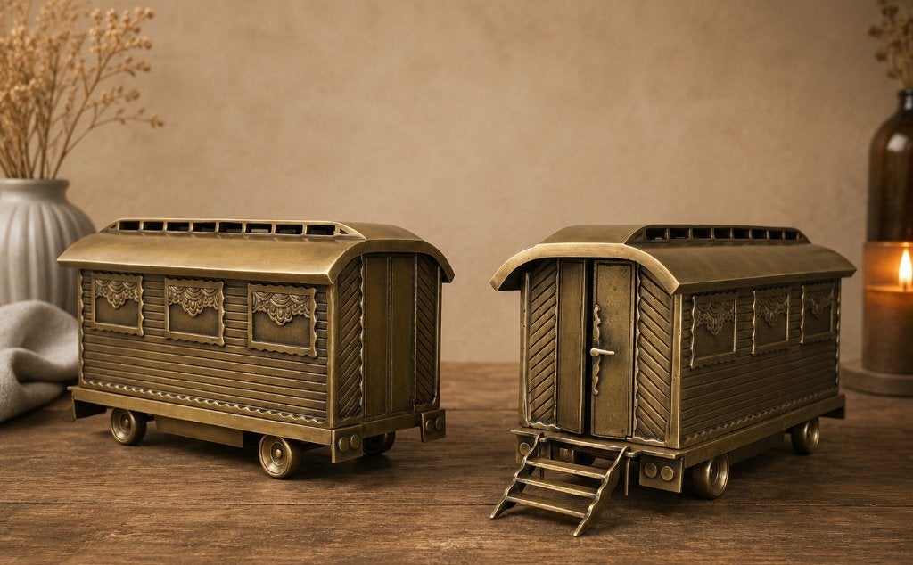 urn in de vorm van een woonwagen warm en persoonlijk, Overige stijlen, Nieuw, Ophalen of Verzenden, Goud