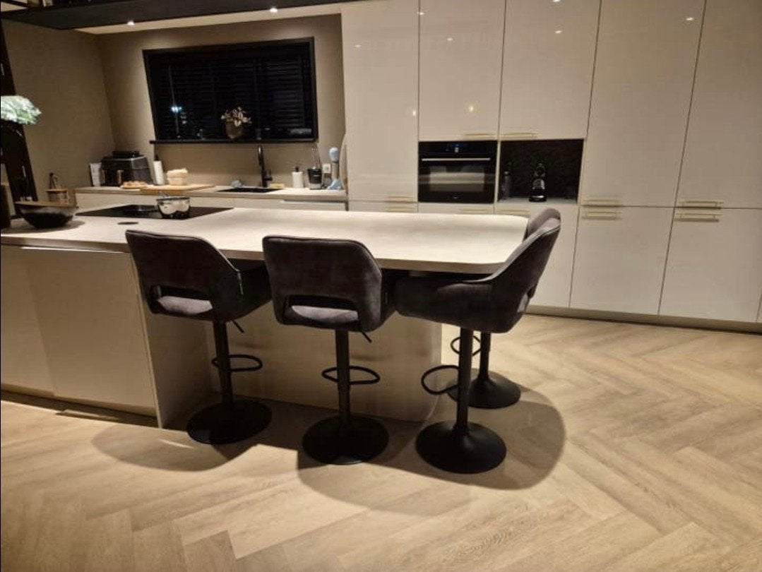 Vier prachtige barkrukken., Huis en Inrichting, Ophalen, Zo goed als nieuw, 75 m² of meer, Laminaat
