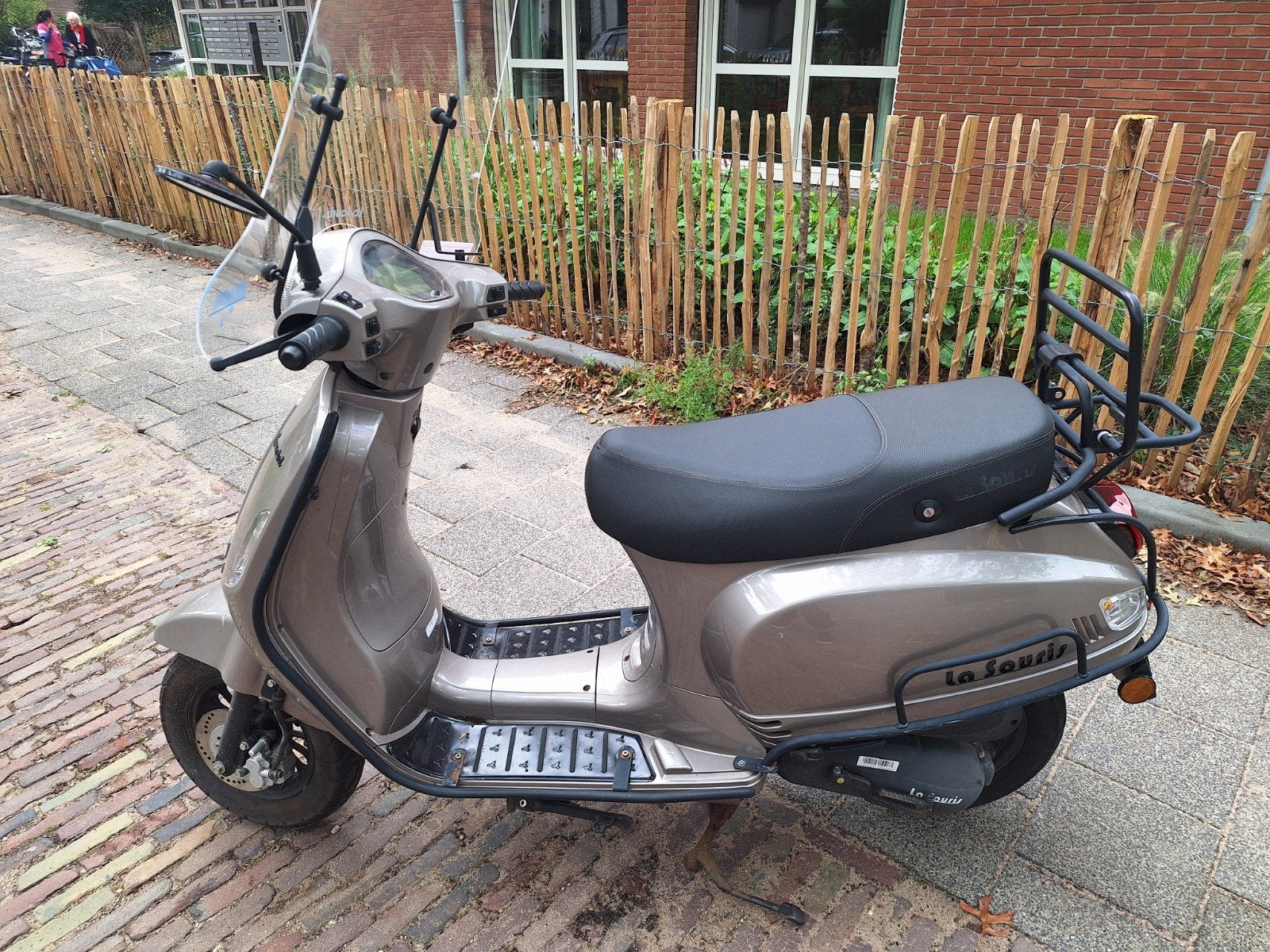 La Souris Sourini (Vespa look-a-like) uit 2022 - Start niet, Ophalen, Gebruikt, Benzine, La souris, sourini