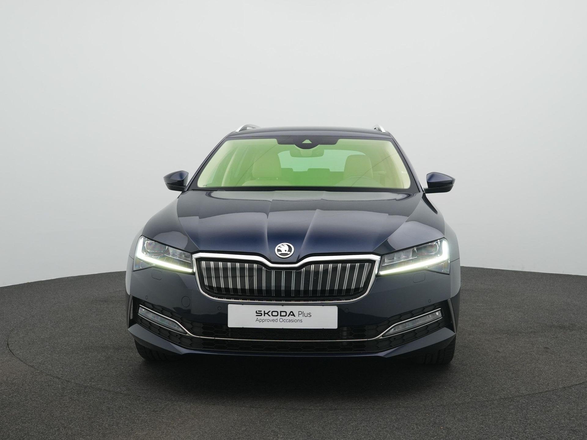Skoda Superb Combi iV Estate Laurin & Klement 1.4 TSI 218pk, 77 km/l, Gebruikt, 4 cilinders, Blauw