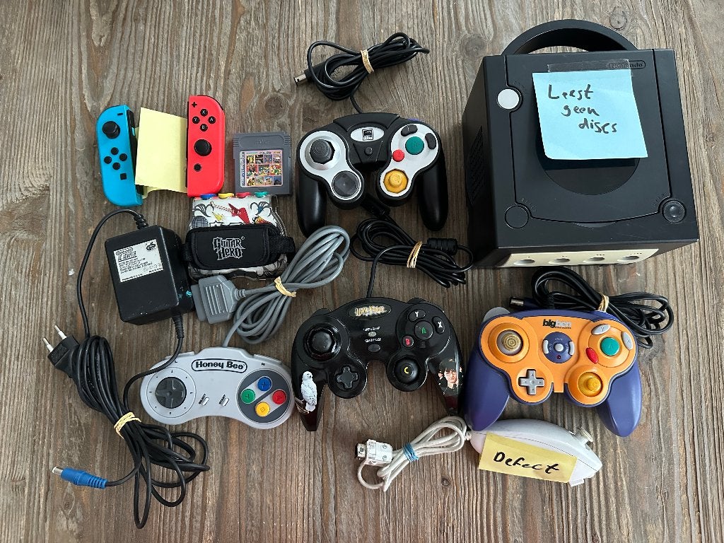 Nintendo Gamecube DEFECT + Nintendo extra's allemaal defect, Nintendo, Zwart, Onbekend, Ophalen of Verzenden