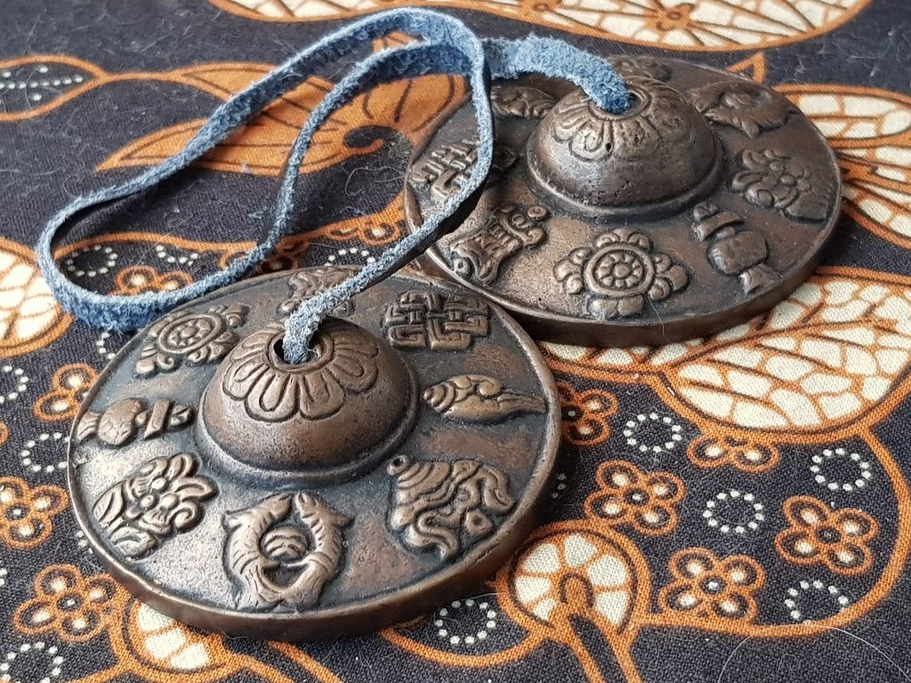 Mooi stel oude Oosterse Tingsha`s of bellen van brons 6,2 cm