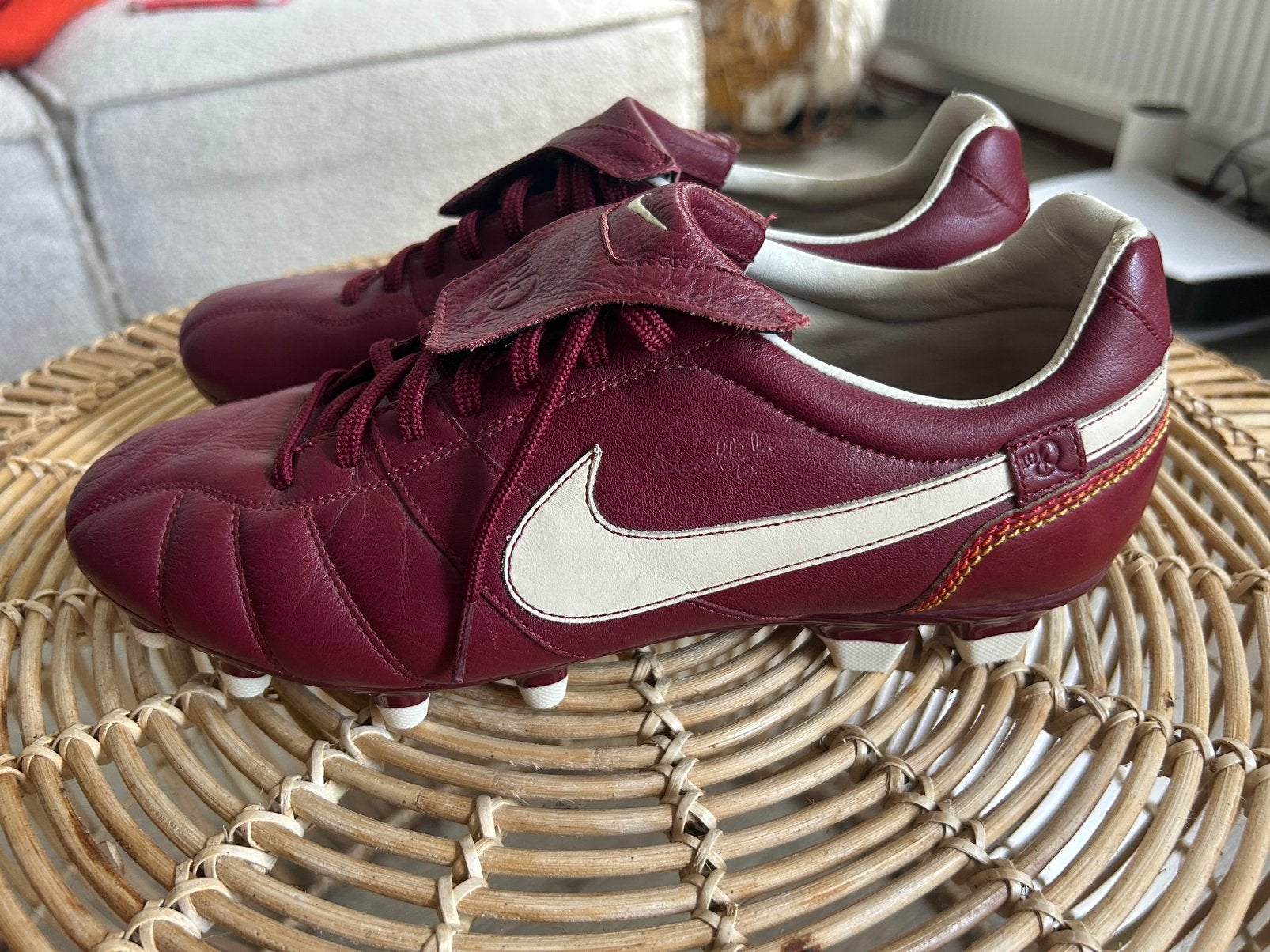 Nike Tiempo R10 Ronaldinho 2007 Team Red 315357-627 EU 44,5, Sport en Fitness, Voetbal, Ophalen of Verzenden, Gebruikt, Schoenen
