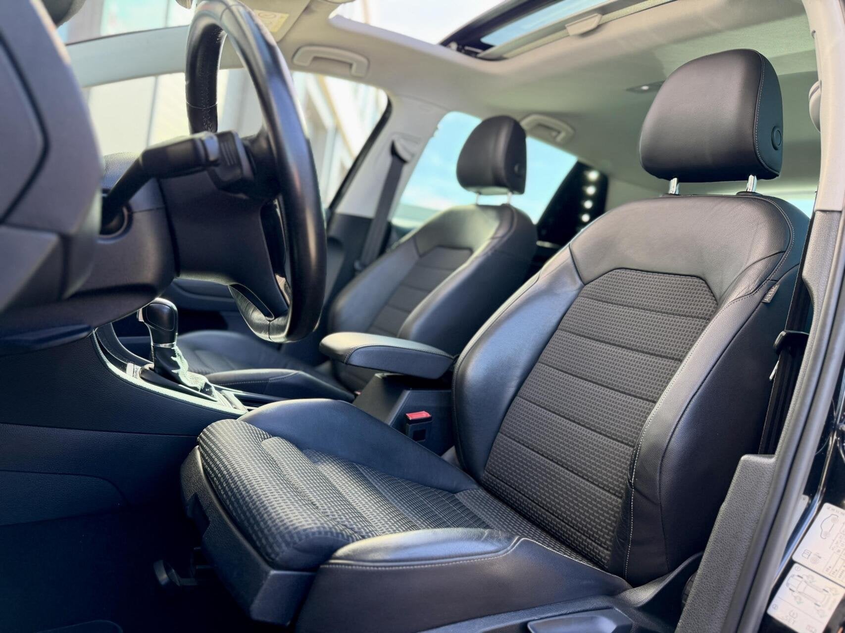 Volkswagen Golf 1.4 TSI DSG Pano|Keyless|Massage|ACC|Stoelvw, Dealer onderhouden, Gebruikt, 4 cilinders, 150 pk