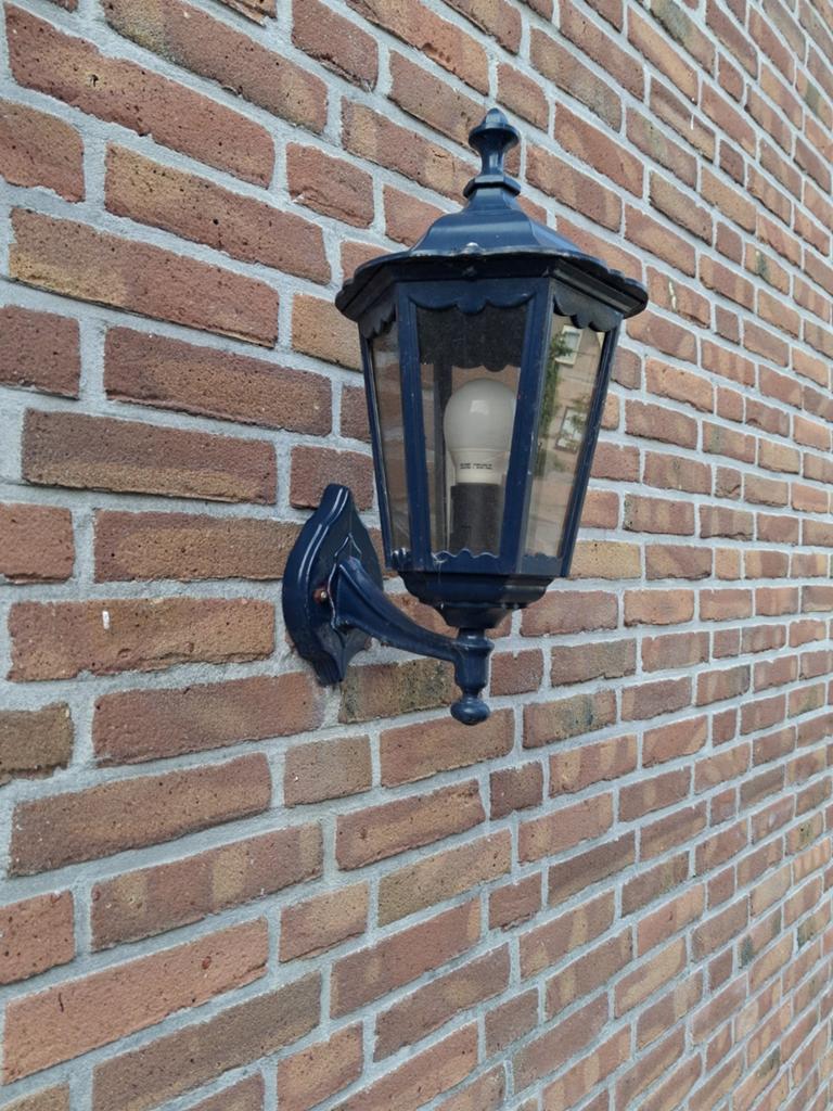 Metalen buitenlamp, 40 cm hoog, in goede staat, Ophalen, Zo goed als nieuw, IJzer, Wandlamp