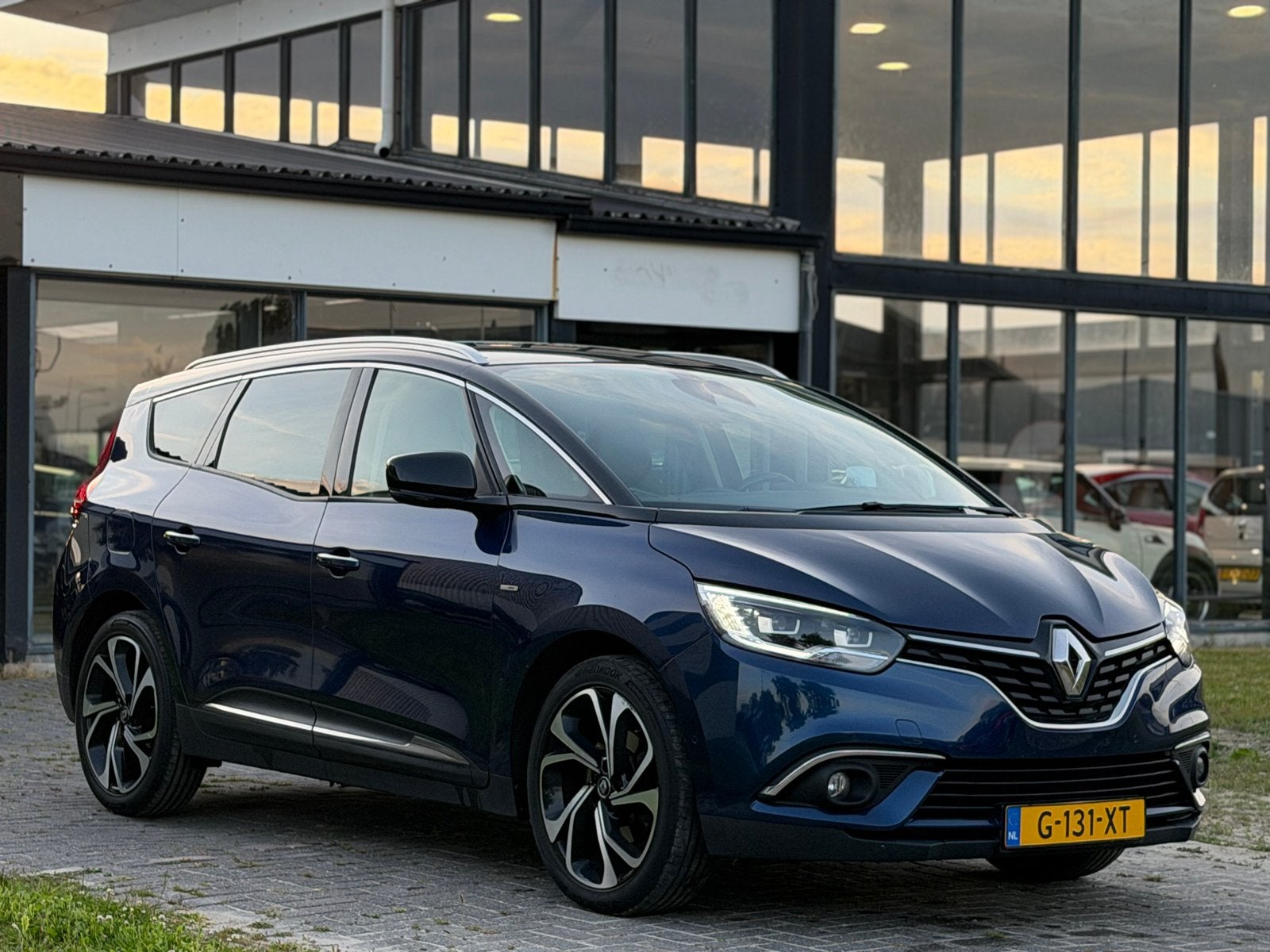 Renault Grand Scenic 1.3 TCe /Trekh/Camera/Headup/Carpl/Bose, 1800 kg, 4 cilinders, Blauw, Leder en Stof