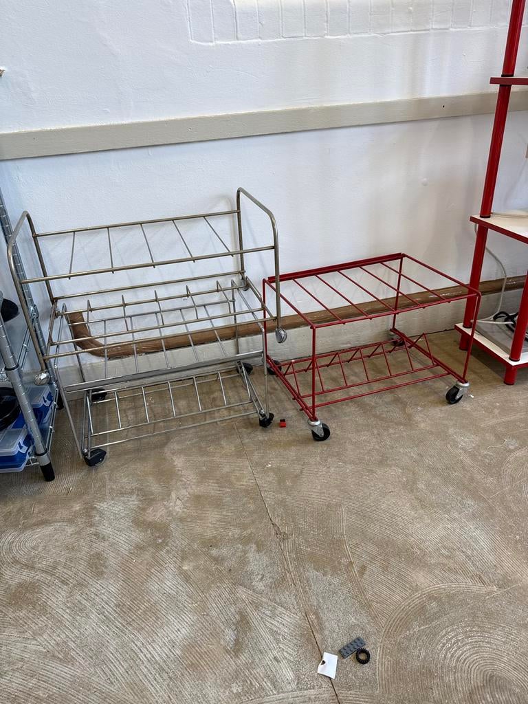 3 LP rekjes / vinyl opslag op wieltjes metaal vintage design, Huis en Inrichting, Kasten | Overige, Ophalen, Gebruikt