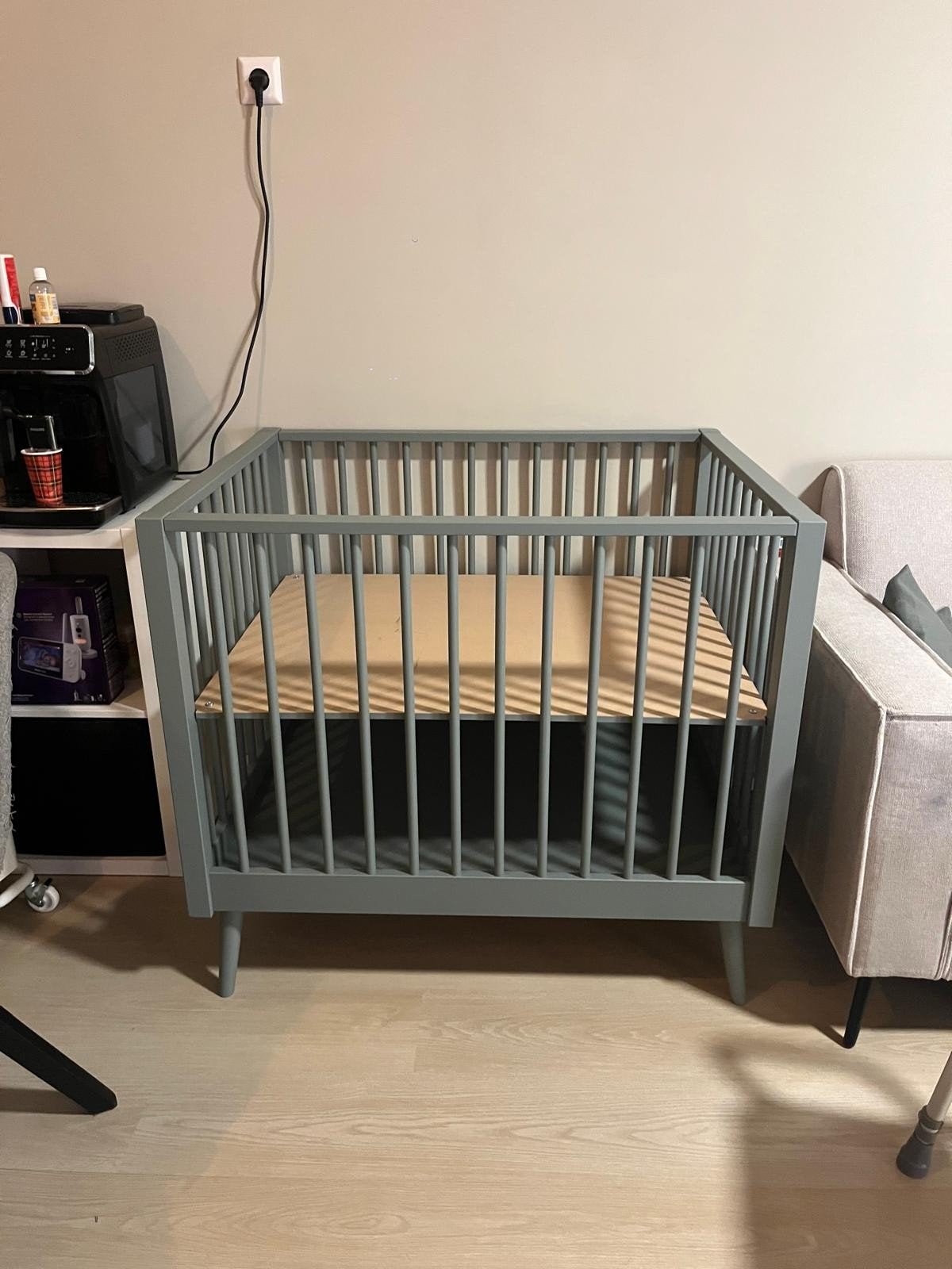 Europe baby box Evy mat zeegroen, Kinderen en Baby's, Babywiegjes en Ledikanten, Ophalen, Zo goed als nieuw, Ledikant