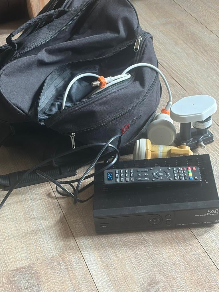 Complete camping satelliet set: receiver, schotel & toebehor, Ophalen, Gebruikt