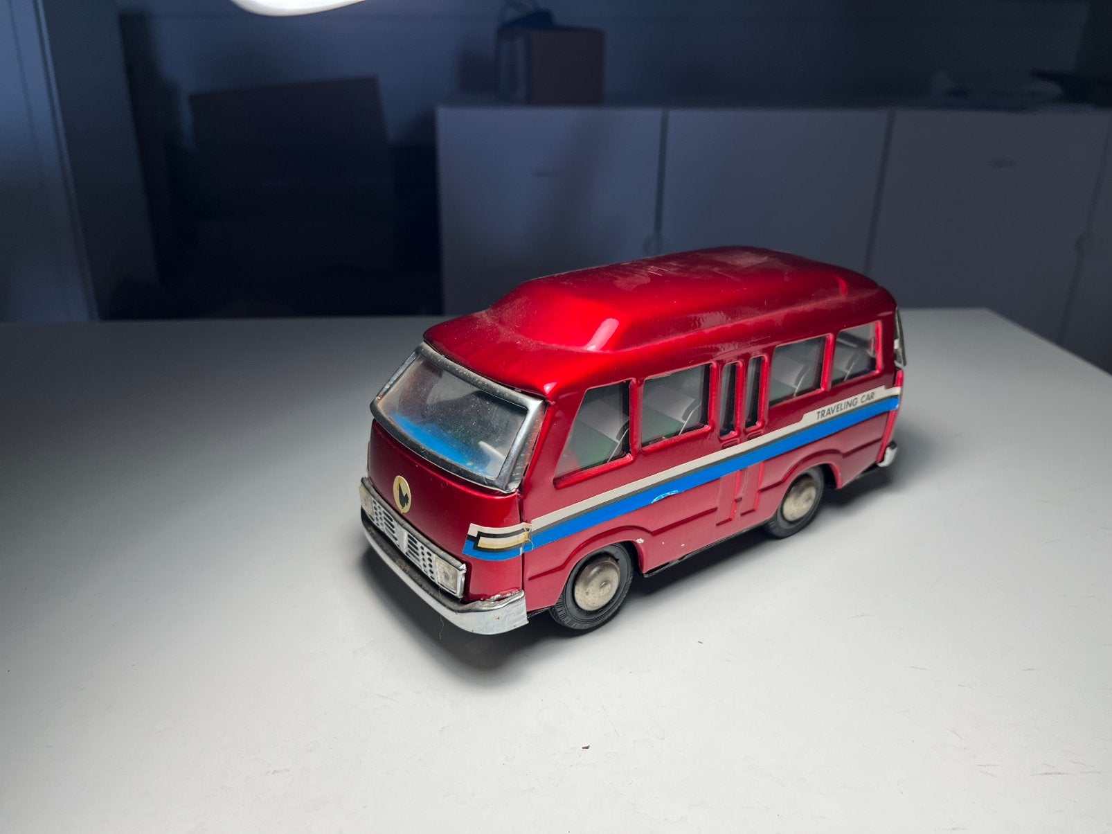 Vintage - Tin Toy Travelling Car - Schaal 1:24, Hobby en Vrije tijd, Modelauto's | 1:24, Verzenden, Gebruikt, Auto, Overige merken