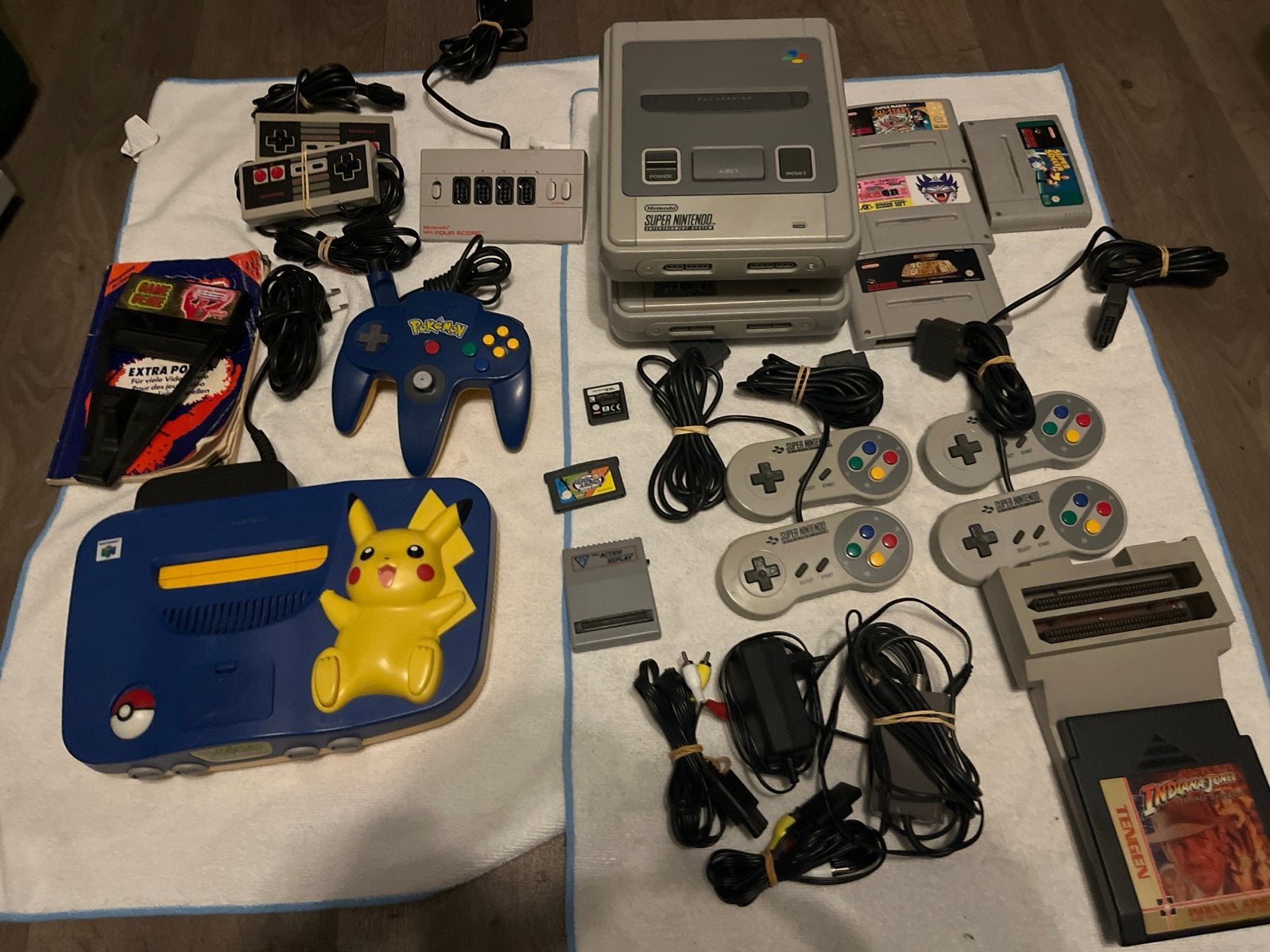 Nintendo 64 Pikachu & SNES Classic Bundel met Games, Ophalen of Verzenden, Gebruikt, Met 3 controllers of meer, Met games