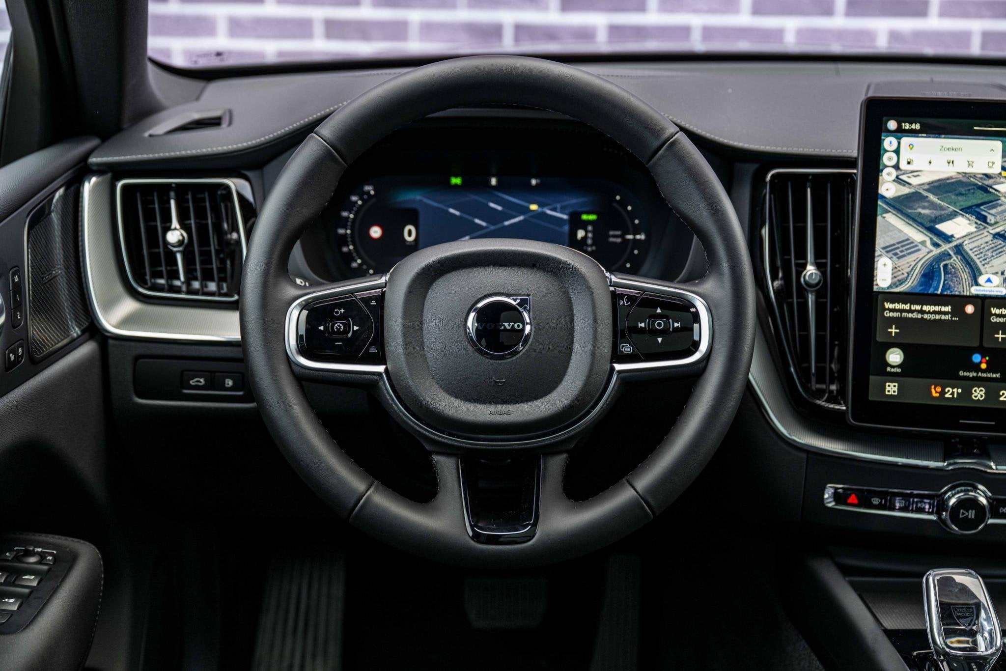 Volvo XC60 2.0 T6 Plug-in hybrid AWD Ultra Black Edition | F, Automaat, 12 maanden, Gebruikt, Euro 6