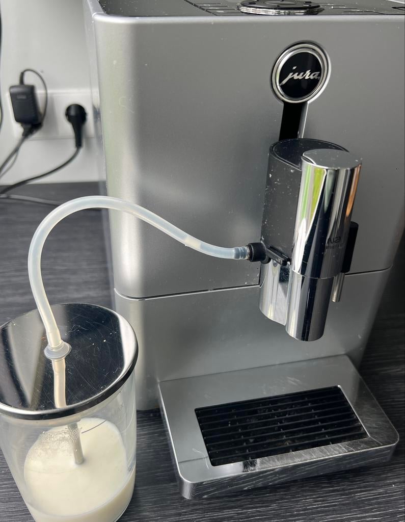 Jura Ena Micro 90 Koffiemachine - Compact en Volautomatisch, Ophalen, Afneembaar waterreservoir, Gebruikt, Koffiemachine
