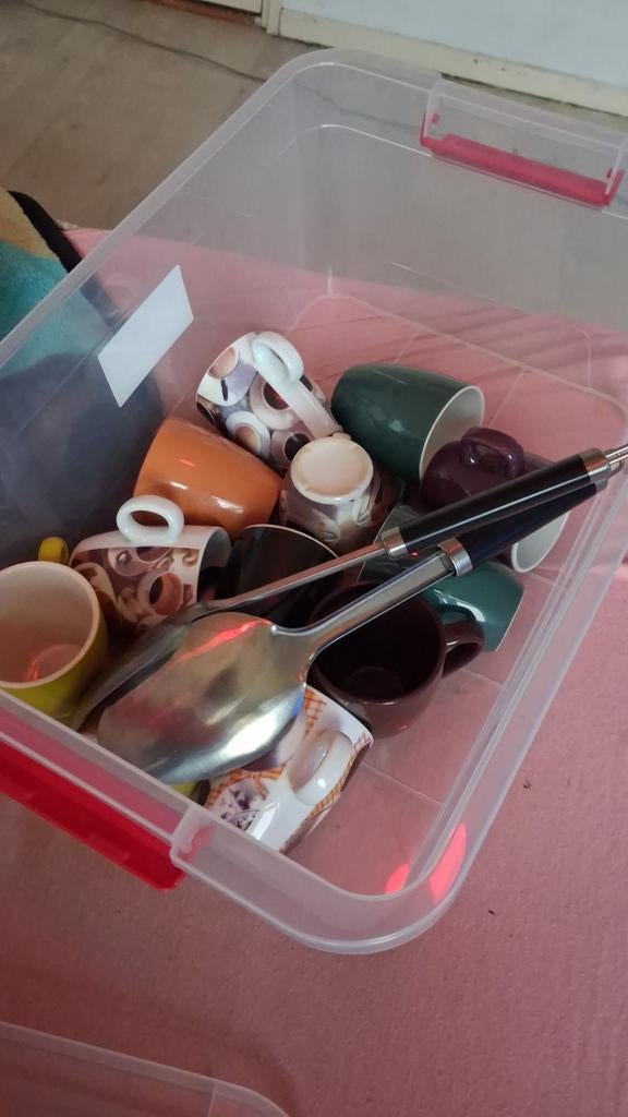 Diverse koffiekopjes en opscheplepels, Gebruikt, Keramiek, Ophalen of Verzenden, Overige stijlen