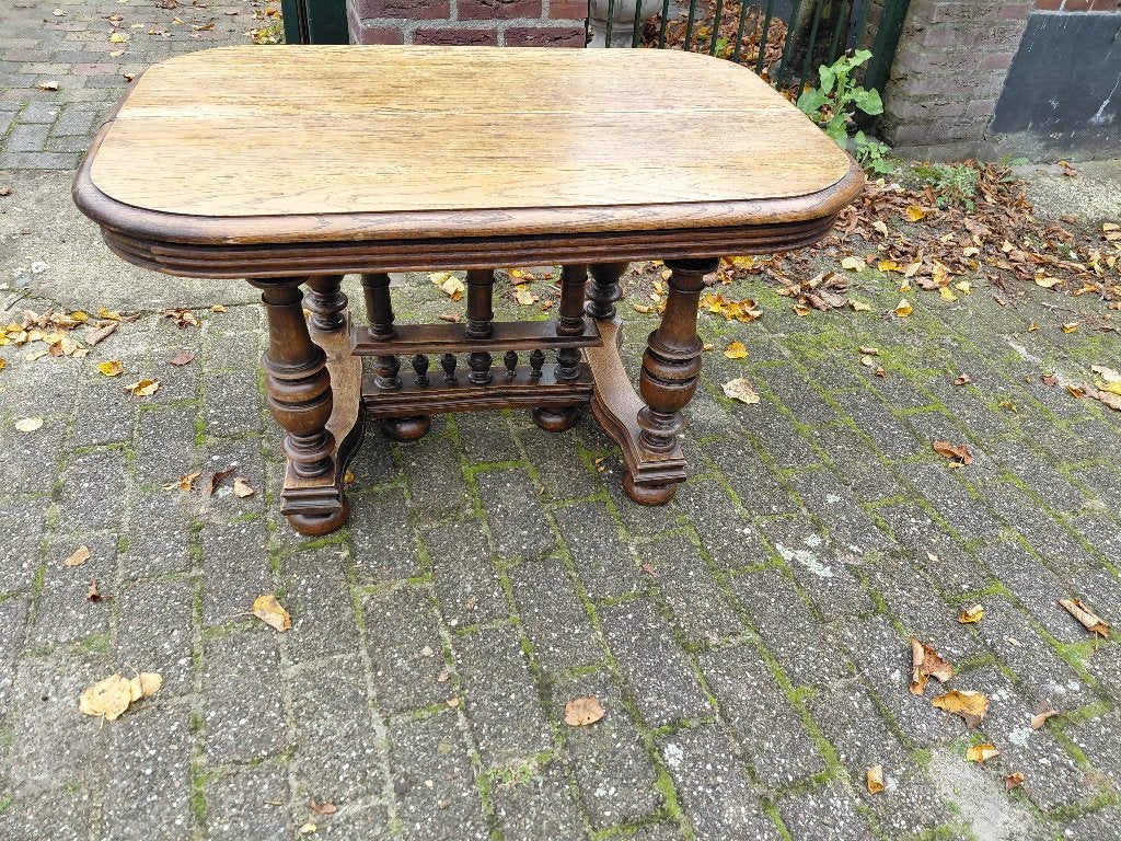Antieke Henri Deux eikenhouten salontafel met een hekje., Antiek en Kunst, Antiek | Meubels | Tafels, Ophalen