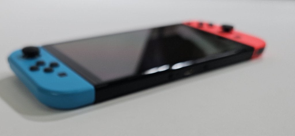 Nintendo Switch Oled - Blauw/Rood | Tweedehands, Switch OLED, Gebruikt, Contact@nintendo.nl, Met 2 controllers