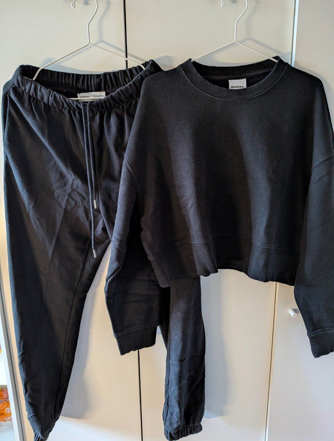 Bershka Zwarte Trainingspak - Maat S, Zwart, Zo goed als nieuw, Maat 36 (S), Lang