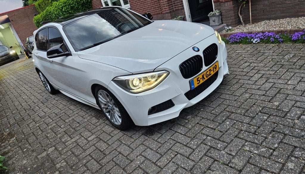 De BMW 1-serie 116i High Executive 2013 Sport Apk april 2027, Auto's, 1-Serie, 4 cilinders, Wit, 19 km/l