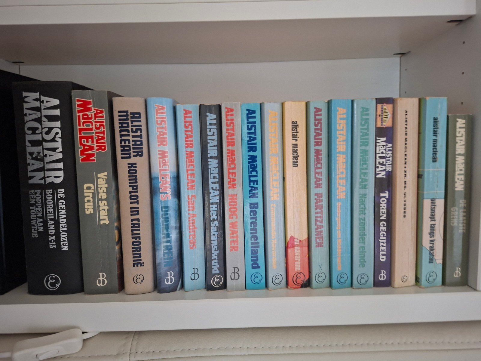 Alistair MacLean 17 boeken 20 Titels, Boeken, Ophalen of Verzenden, Gelezen, Alistair MacLean, Nederland