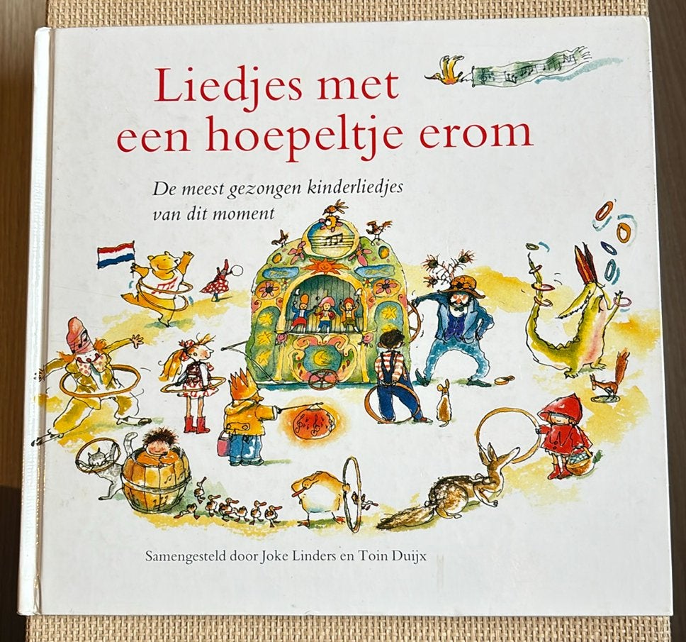 Liedjes met een hoepeltje erom, Boeken, Ophalen of Verzenden, Zo goed als nieuw, Fictie algemeen