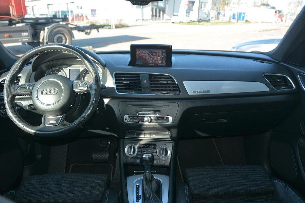 Audi Q3 2.0 TFSI quattro S Edition AUT|Clima|Cruise|NAVI|Goe, Auto's, Audi, Euro 5, Gebruikt, 4 cilinders, Leder en Stof