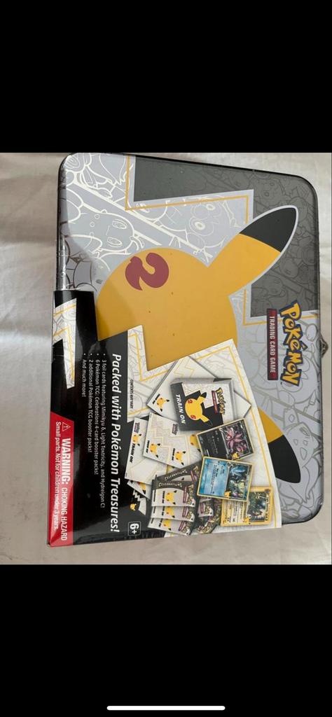 Pokémon Celebrations Collector Chest, Ophalen of Verzenden, Nieuw, Overige typen, Foil