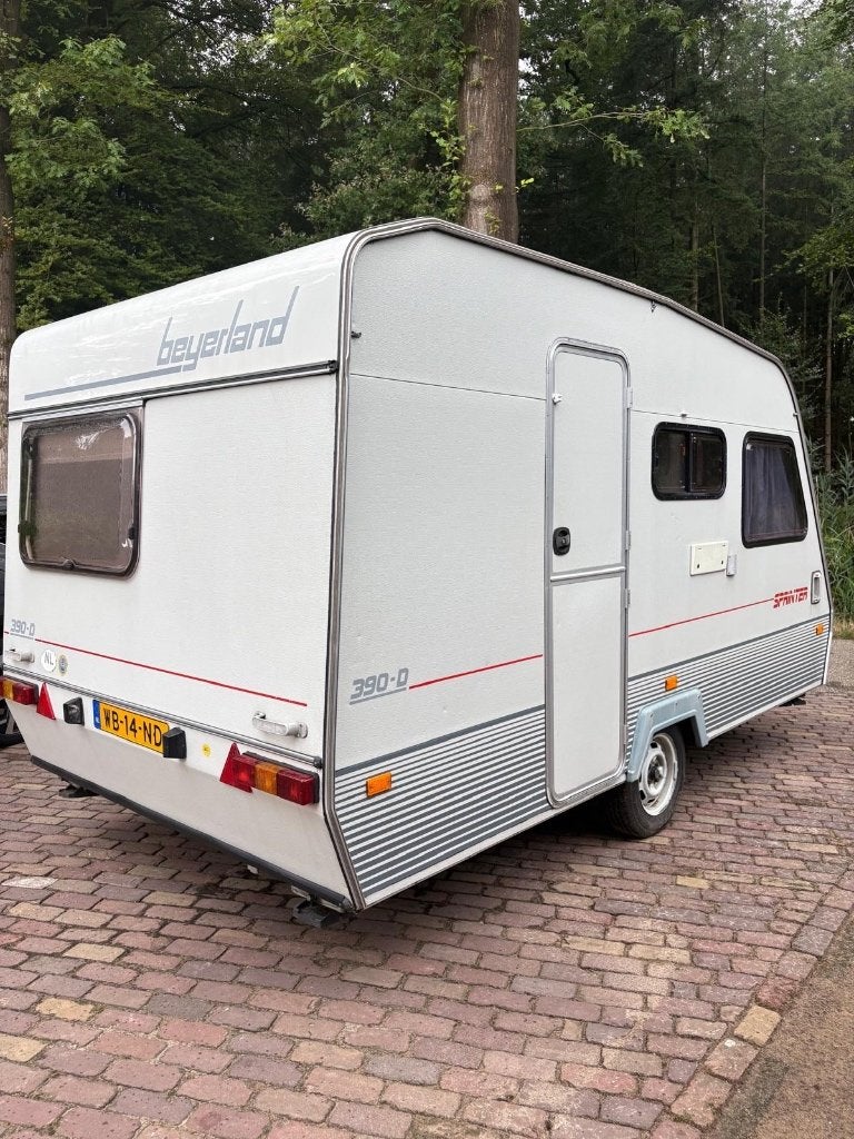 Beyerland 390 D caravan voortent + luifel zeer netjes, Standaardzit, Fietsenrek, Particulier, Tot en met 4