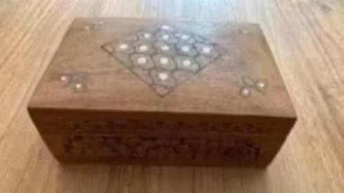 Houten sierdoosje ( inleg en houtsnijwerk), Antiek en Kunst, Curiosa en Brocante, Ophalen of Verzenden