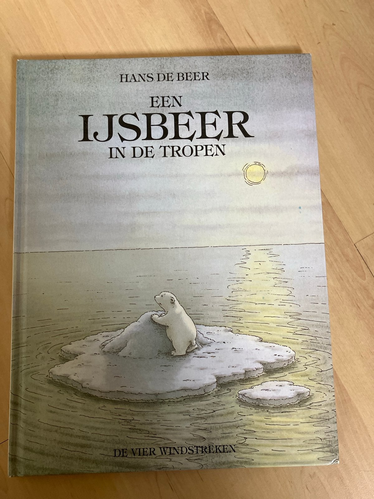 Een ijsbeer in de tropen - Hans de Beer (Prentenboek), Boeken, Prentenboeken en Plaatjesalbums, Gelezen, Prentenboek, Ophalen of Verzenden