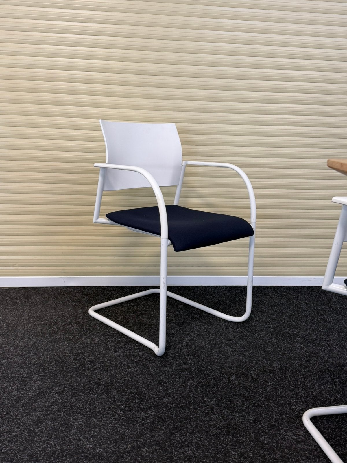 30x Van der sleuis design vetgaderstoelen (voor maar €95 p.s, Kunststof, Wit, Nieuw, Ophalen of Verzenden
