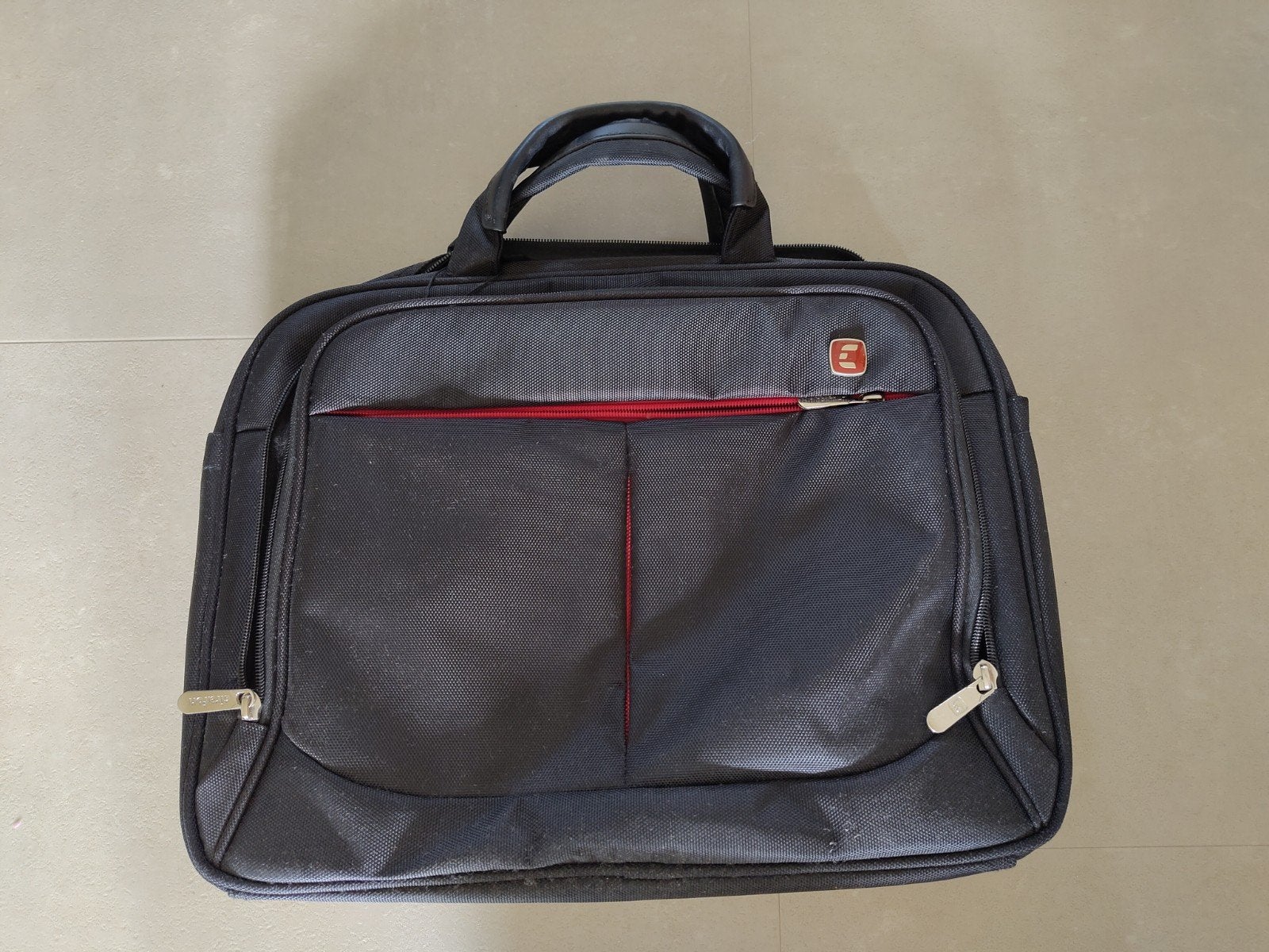 Laptoptas zwart met rode accenten cirafon, Gebruikt, 15 inch, Verzenden, Aktetas