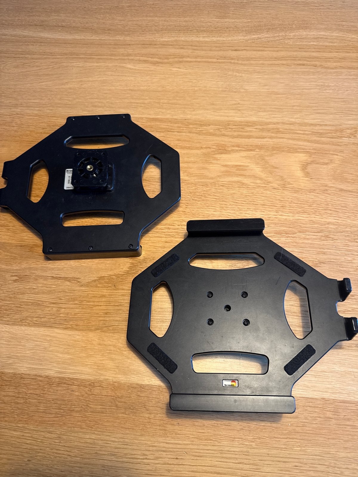 2x Brodit Passieve Houder voor Apple iPad - Item nr 511600