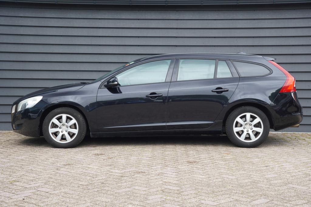 Volvo V60 2.0 D3 - 5 CILINDER - SCHUIFDAK - XENON - CRUISE -, Auto's, Volvo, Voorwielaandrijving, Euro 5, 136 pk, Gebruikt