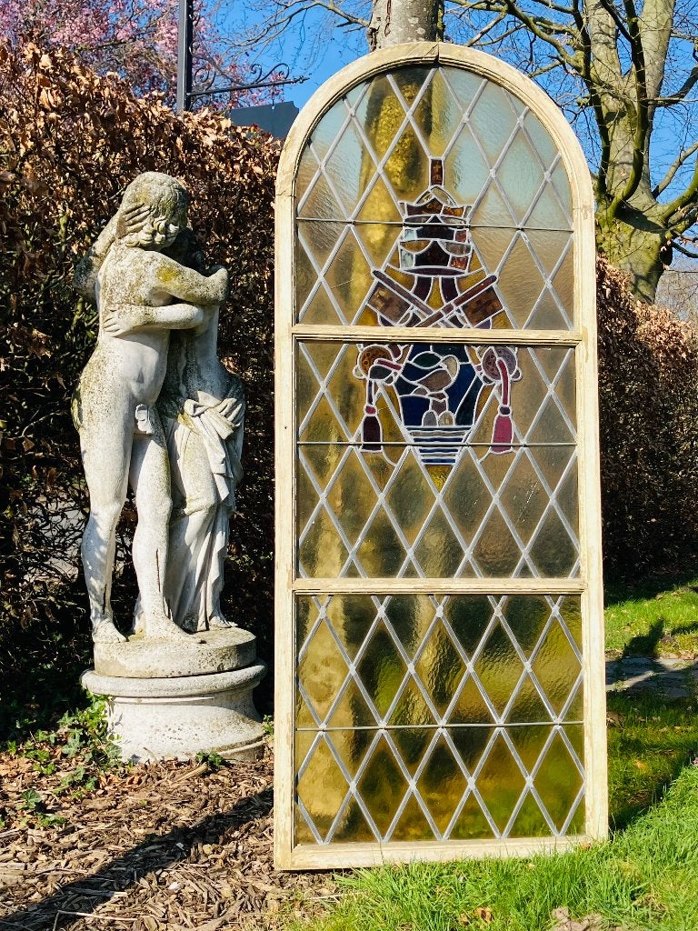 Uniek glas in lood Kerkraam wapenschild Paus XII, Ophalen