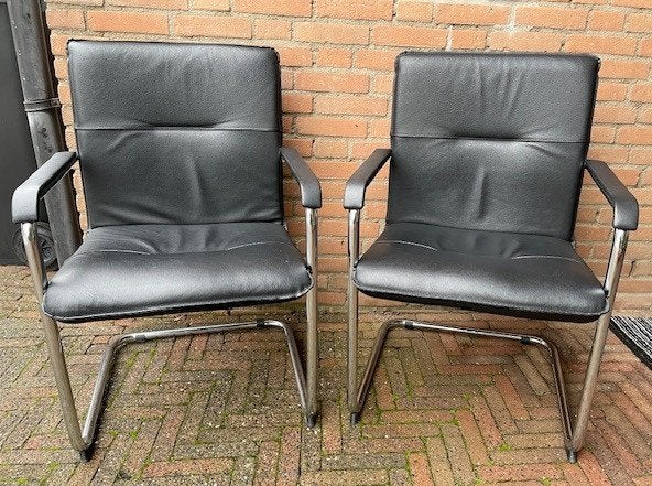 2 zwart leren vergaderstoelen, Huis en Inrichting, Stoelen, Ophalen, Gebruikt, Twee, Zwart