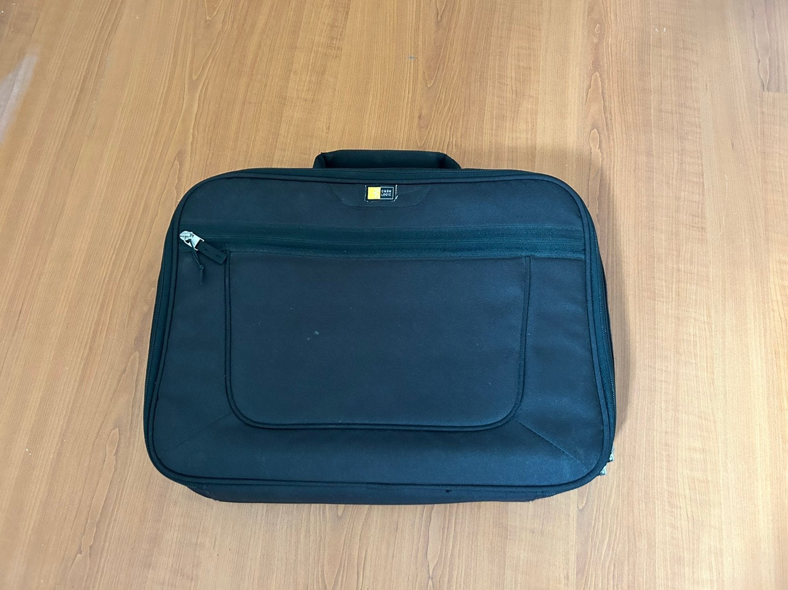 Zwarte laptop tas Case Logic, Computers en Software, Laptoptassen, Gevoerd laptopvak, 15 inch, Ophalen of Verzenden, Zo goed als nieuw