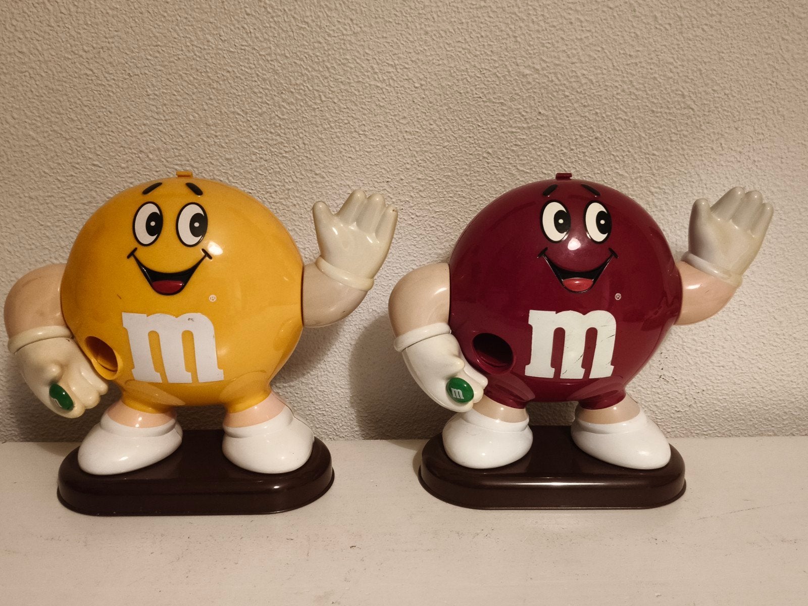 M&M's Snoepdispensers - Geel & Rood (1993), Verzamelen, Ophalen of Verzenden, Gebruikt