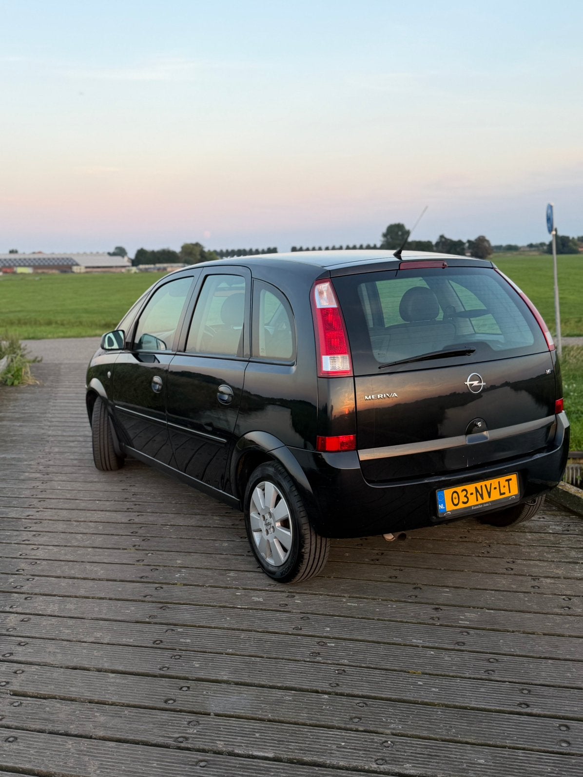 Opel Meriva 1.6 16V Easytronic 2004 Zwart !HELE NETTE AUTO!, Auto's, Opel, Stof, Zwart, 4 cilinders, 100 pk