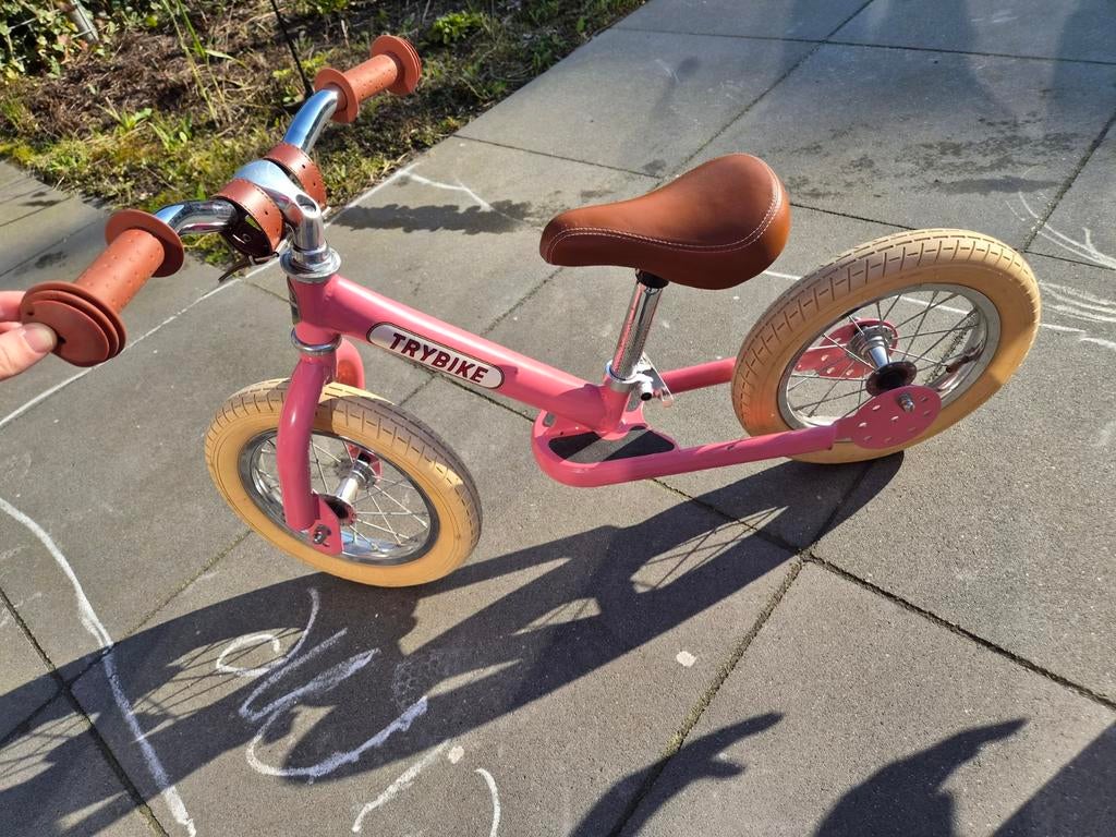Roze Trybike met 12 inch wielen, Ophalen, Zo goed als nieuw, Minder dan 16 inch, Trybike